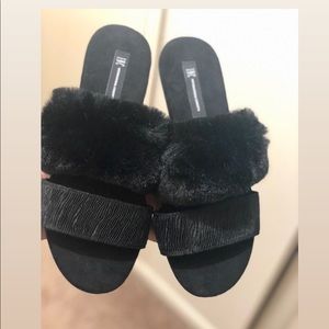 NWOT/ 𝗜𝗡𝗖  international concepts slippers/